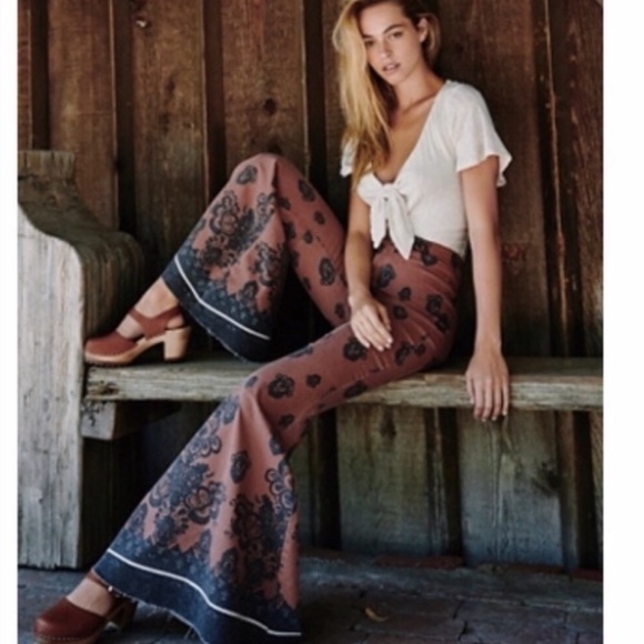 NWT FREE PEOPLE float on flares RARE - Picture 4 of 8